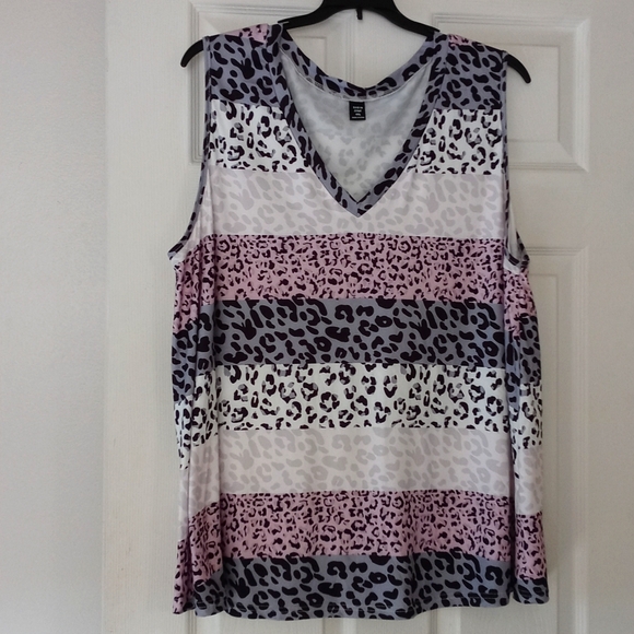 Women's Shein Curve Sleeveless Top - Picture 1 of 7